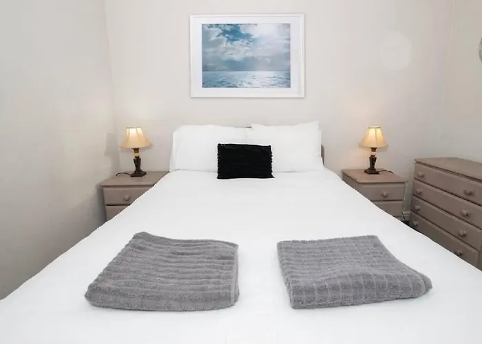 Cormorant - Beautiful 2 Bed Apartment With Sea Views Old Town